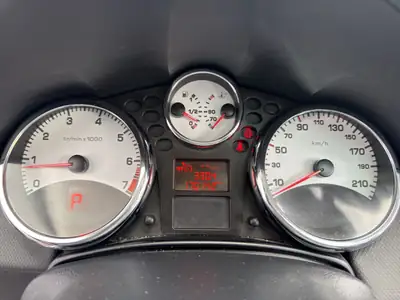 Peugeot 207 SW 1.6 16V Sport Automatic — Break spacieux, climatisation automatique et toit panoramique — Thumbnail 11