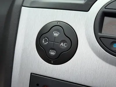 Renault Mégane C-C 2.0 16V — Cabriolet Dynamique, Toit Panoramique, Entretien Complet — Thumbnail 16