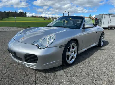 Porsche 911 Carrera 4S 3.6 — Cabriolet légendaire, 320 ch et transmission manuelle — exterior view