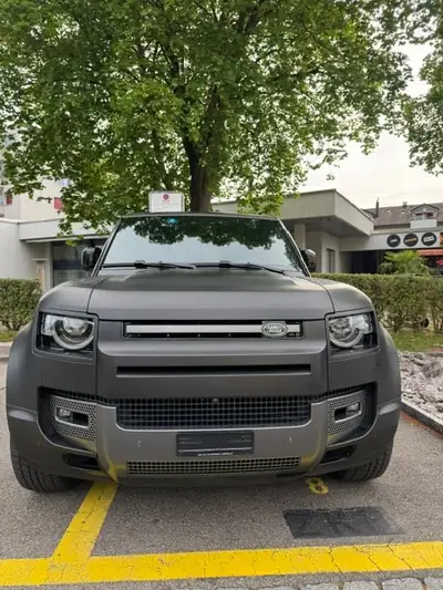 Land Rover Defender 5.0 V8 SC — Puissance brute et polyvalence légendaire — côté