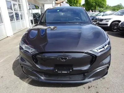 Ford Mustang MACH-E AWD 99 kWh — SUV électrique performant, 38'000 km seulement — detail
