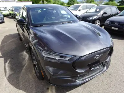 Ford Mustang MACH-E AWD 99 kWh — SUV électrique performant, 38'000 km seulement — interior