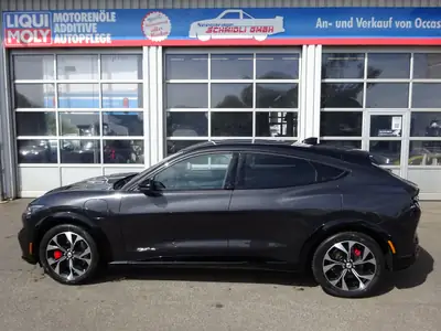 Ford Mustang MACH-E AWD 99 kWh — SUV électrique performant, 38'000 km seulement — dashboard