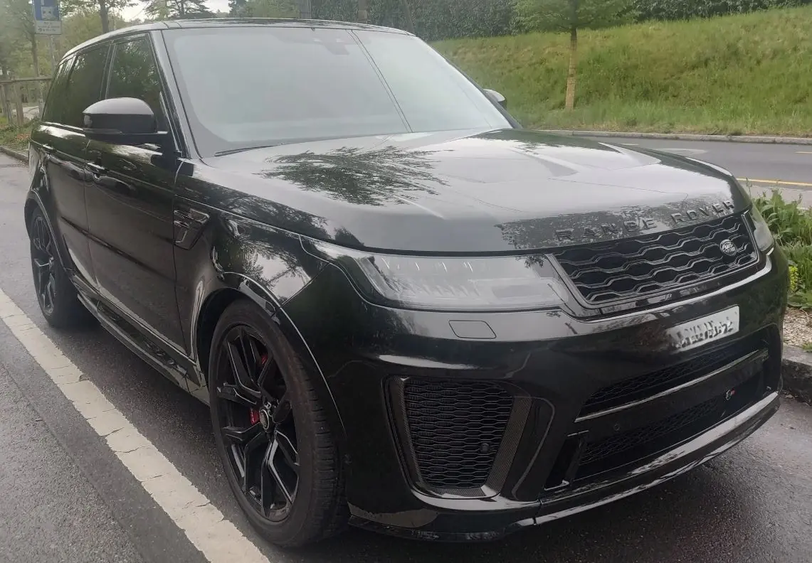Range Rover Sport SVR Carbon 575 ch — V8 surcompressé, performances extrêmes — vista esterna
