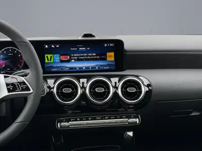 Mercedes-Benz Classe A 250 Progressive — Berline hybride légère, 238 ch et très faible consommation — Miniatur 14