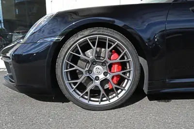 Porsche 911 Carrera 4S PDK — Icône sportive 450 ch, direction arrière et châssis actif — detail