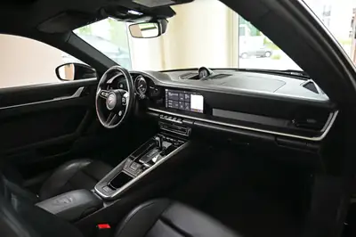 Porsche 911 Carrera 4S PDK — Icône sportive 450 ch, direction arrière et châssis actif — Thumbnail 22