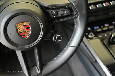 Porsche 911 Carrera 4S Cabriolet — Décapotable sportive berlinoise, 450 ch et très peu kilométrée — Thumbnail 17
