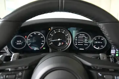 Porsche 911 Carrera 4S Cabriolet — Décapotable sportive berlinoise, 450 ch et très peu kilométrée — Thumbnail 16
