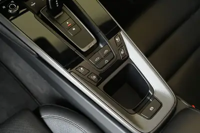Porsche 911 Carrera 4S Cabriolet — Décapotable sportive berlinoise, 450 ch et très peu kilométrée — Thumbnail 21