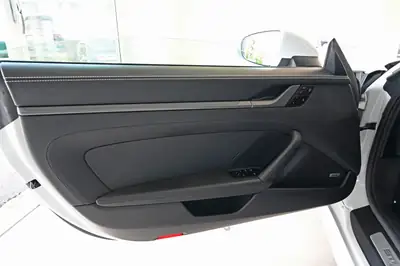 Porsche 911 Carrera 4S Cabriolet — Décapotable sportive berlinoise, 450 ch et très peu kilométrée — Thumbnail 23