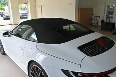 Porsche 911 Carrera 4S Cabriolet — Décapotable sportive berlinoise, 450 ch et très peu kilométrée — Thumbnail 30