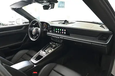 Porsche 911 Carrera 4S Cabriolet — Décapotable sportive berlinoise, 450 ch et très peu kilométrée — Thumbnail 28