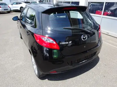 Mazda 2 1.5i 16V Exclusive Automatic — Citadine fiable, 66'000 km, boîte auto — side view