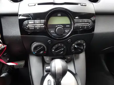 Mazda 2 1.5i 16V Exclusive Automatic — Citadine fiable, 66'000 km, boîte auto — Thumbnail 9
