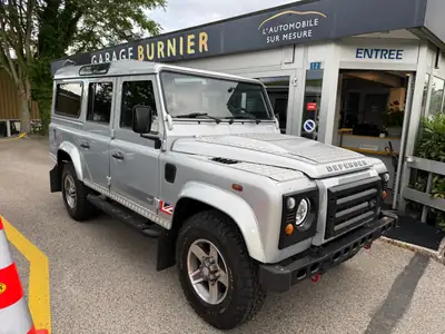 Land Rover Defender 110 2.2 TD4 — 7 places, robustesse légendaire et polyvalence — exterior view