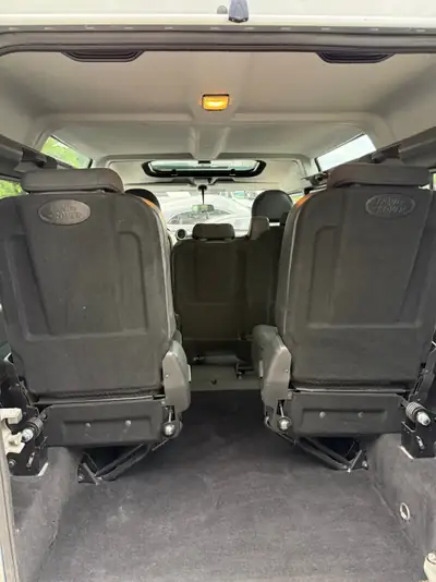 Land Rover Defender 110 2.2 TD4 — 7 places, robustesse légendaire et polyvalence — detail