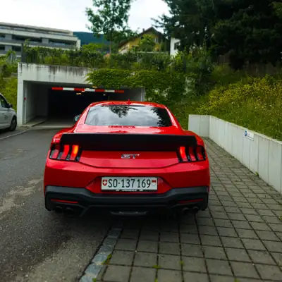 Ford Mustang 5.0 V8 GT — Muscle car légendaire, 446 ch purs, garantie 5 ans — rear view