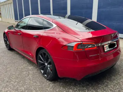 Tesla Model S 100D Performance — Berline électrique haute performance, batterie neuve — tableau de bord