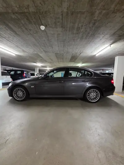 BMW 330 xd — Berline diesel performante, 195 000 km, sans sinistre — vista posteriore