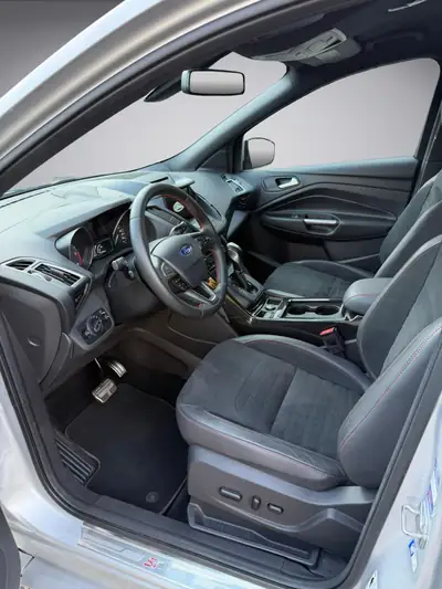 Ford Kuga 2.0 TDCi ST Line 4WD — SUV robuste 180 ch, très bien équipé, occasion fiable — Thumbnail 10