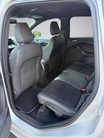 Ford Kuga 2.0 TDCi ST Line 4WD — SUV robuste 180 ch, très bien équipé, occasion fiable — Thumbnail 11