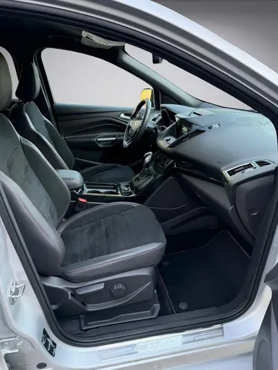 Ford Kuga 2.0 TDCi ST Line 4WD — SUV robuste 180 ch, très bien équipé, occasion fiable — Thumbnail 13