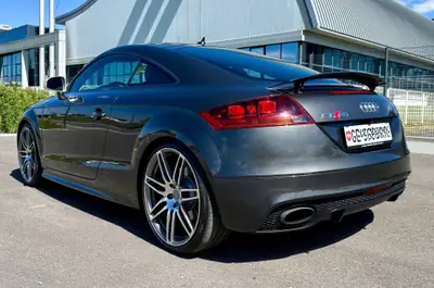 Audi TT RS 2012 — Coupé sportif 340 ch, transmission manuelle, sans sinistre — fianco