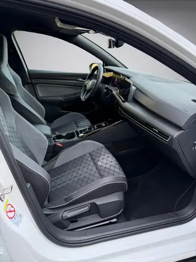 VW Golf 2.0 TDI R-Line DSG 4Motion — Diesel 150 ch, 4x4 intelligent et équipé premium — Thumbnail 14