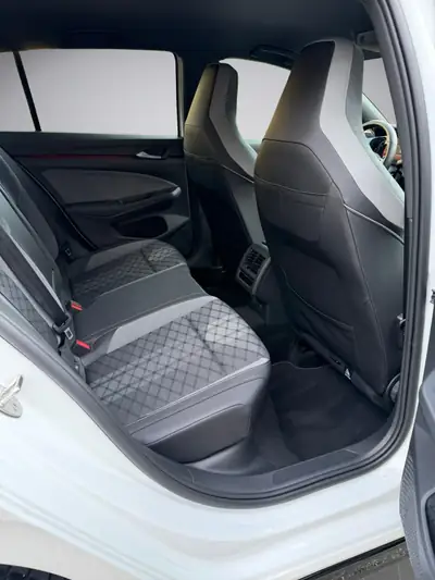 VW Golf 2.0 TDI R-Line DSG 4Motion — Diesel 150 ch, 4x4 intelligent et équipé premium — Thumbnail 13
