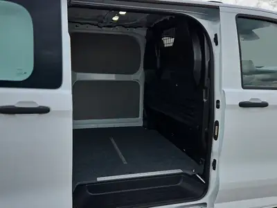 VW e-Transporter Kombi 63,8 kWh — Utilitaire électrique spacieux, 900 km seulement — Miniatur 9