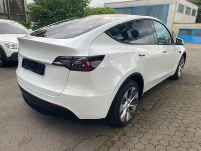 Tesla Model Y Long Range Dual Motor — SUV électrique haute performance, 87 000 km — détail