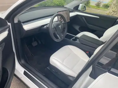 Tesla Model Y Long Range Dual Motor — SUV électrique haute performance, 87 000 km — Miniature 9