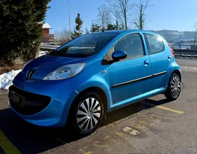 Peugeot 107 1.0 Trendy — Citadine économique et fiable, 112'000 km — side view