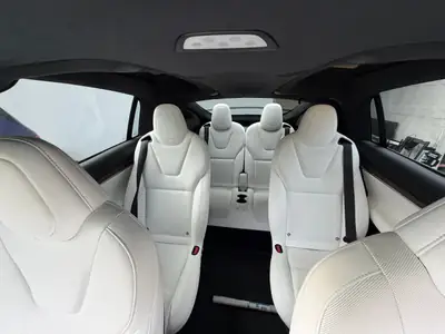 Tesla Model X Long Range 2025 — SUV électrique 7 places, garantie jusqu'en 2032 — interni