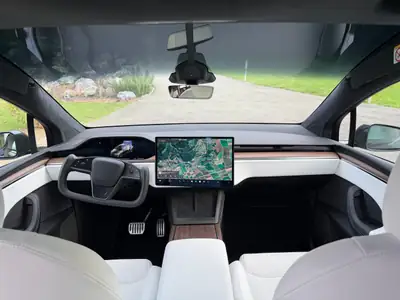 Tesla Model X Long Range 2025 — SUV électrique 7 places, garantie jusqu'en 2032 — cruscotto