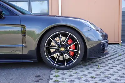 Porsche Panamera GTS Sport Turismo — Break sportif 460 ch, toit panoramique, services Porsche — tableau de bord