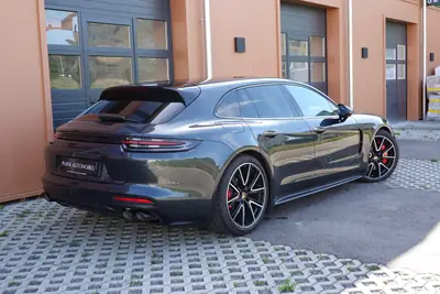 Porsche Panamera GTS Sport Turismo — Break sportif 460 ch, toit panoramique, services Porsche — Miniature 7