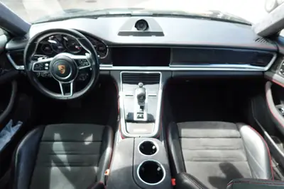 Porsche Panamera GTS Sport Turismo — Break sportif 460 ch, toit panoramique, services Porsche — Miniature 12