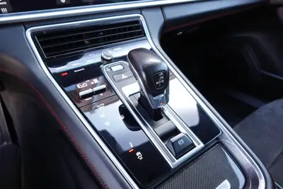 Porsche Panamera GTS Sport Turismo — Break sportif 460 ch, toit panoramique, services Porsche — Miniature 15