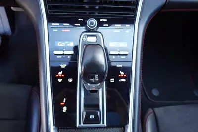 Porsche Panamera GTS Sport Turismo — Break sportif 460 ch, toit panoramique, services Porsche — Miniature 16