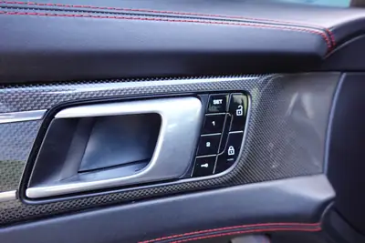 Porsche Panamera GTS Sport Turismo — Break sportif 460 ch, toit panoramique, services Porsche — Miniature 23