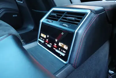 Porsche Panamera GTS Sport Turismo — Break sportif 460 ch, toit panoramique, services Porsche — Miniature 26