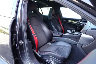 Porsche Panamera GTS Sport Turismo — Break sportif 460 ch, toit panoramique, services Porsche — Miniature 29