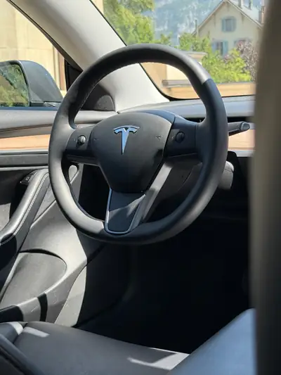 Tesla Model 3 Long Range Dual Motor AWD — Électrique haute performance, batterie garantie jusqu'à 2029 — Thumbnail 10