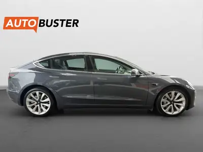 Tesla Model 3 Long Range Dual Motor AWD — Berline électrique haute performance, 96 000 km — détail