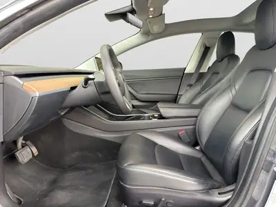 Tesla Model 3 Long Range Dual Motor AWD — Berline électrique haute performance, 96 000 km — Miniature 9