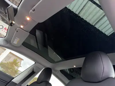 Tesla Model 3 Long Range Dual Motor AWD — Berline électrique haute performance, 96 000 km — Miniature 10