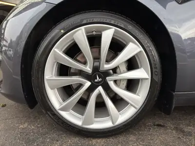Tesla Model 3 Long Range Dual Motor AWD — Berline électrique haute performance, 96 000 km — Miniature 16