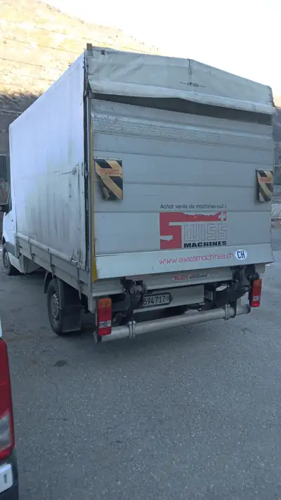 VW Crafter 2.5 TDI 136 — Utilitaire robuste, sans sinistre, kilométrage maîtrisé — vista posteriore